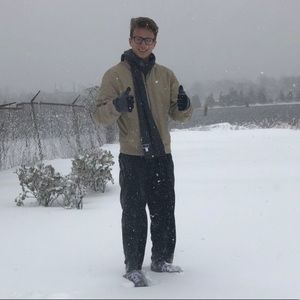 Meet your Posher, Levi